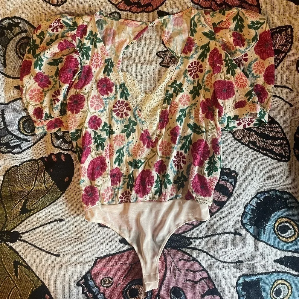 ❤️NWOT intimately free people floral body suit
